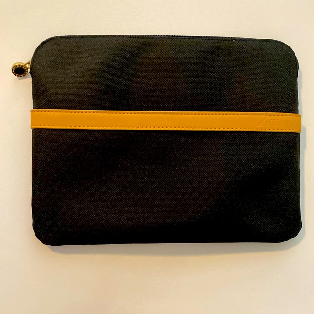 Surface iPad Sleeve Case - W/ Zipper for Full Protection